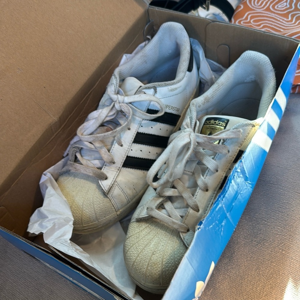 Adidas Superstar shell toe sneaker Cloud White / Core Black women's Size 8
